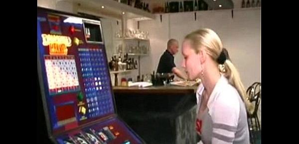  belgian Jill fucks dutch bartender (Vlaamse Jill neukt Hollandse barman)